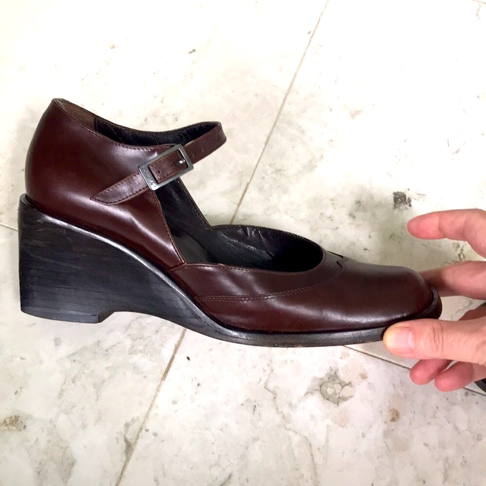 Vintage Mid-1990s Joan & David Brown Leather Wedges Size 6. - Picture 4 of 14